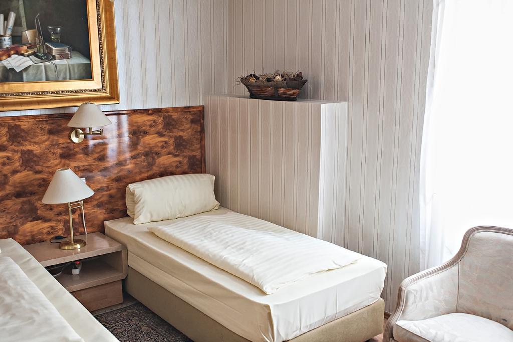 Loewen Hotel Offenbach am Main Room photo