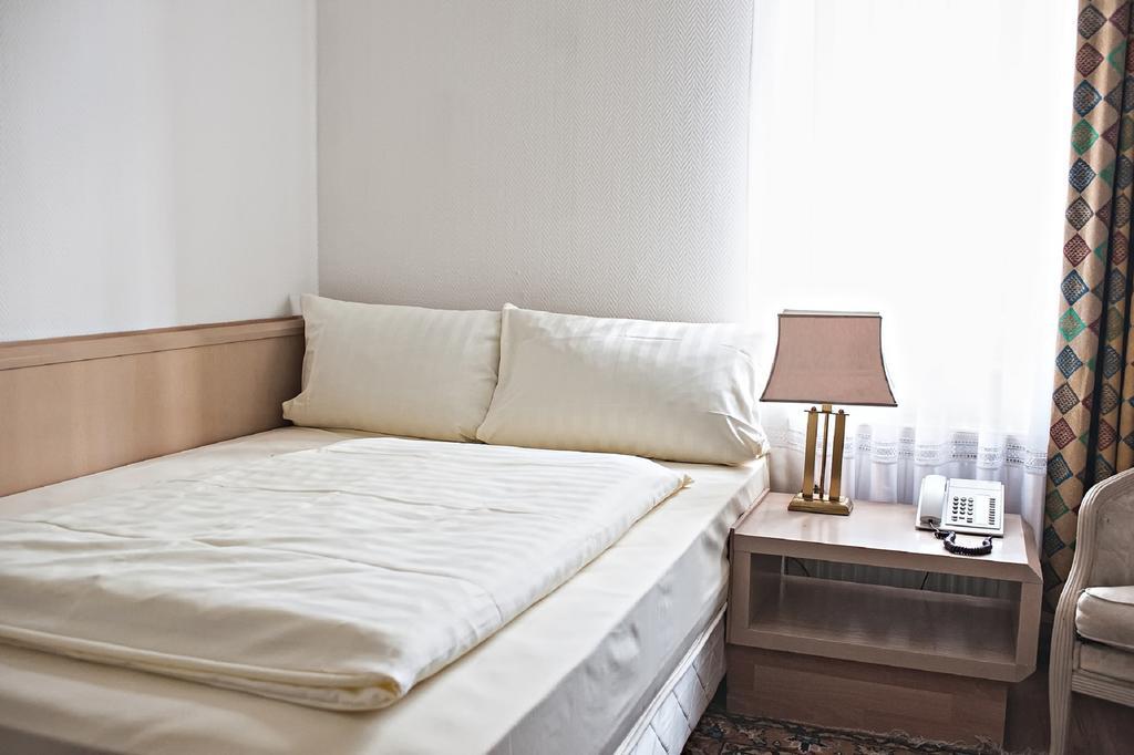 Loewen Hotel Offenbach am Main Room photo